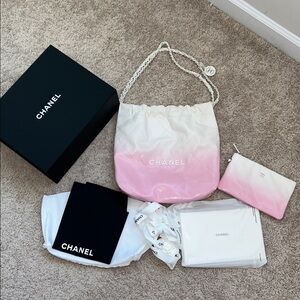 Chanel 22 bag in Ombré. Small